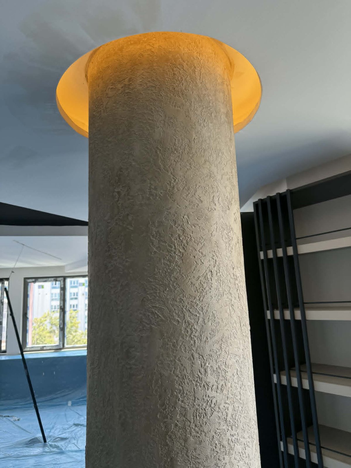 Dekoratif Sıva ve Brüt Beton Görünümlü Duvarlar